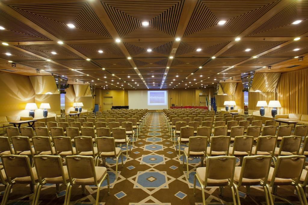 Moevenpick Hotel Bari Luaran gambar